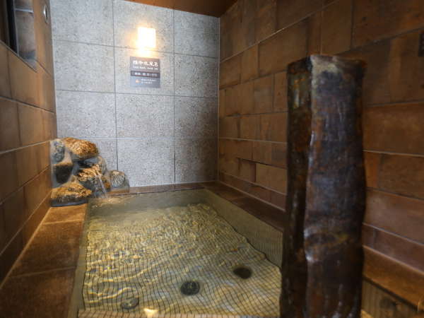 【”黒湯”天然温泉大浴場・女子】強冷水風呂 (水温:約12℃~13℃)