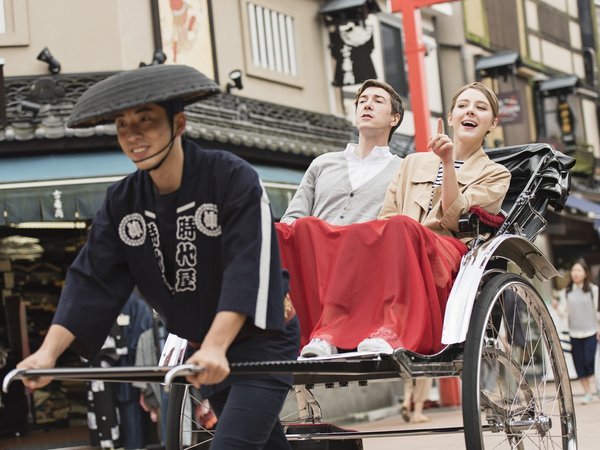 フロントにて、「時代屋」の人力車のご予約を承ります。詳細はフロントスタッフまでお尋ねくださいませ。