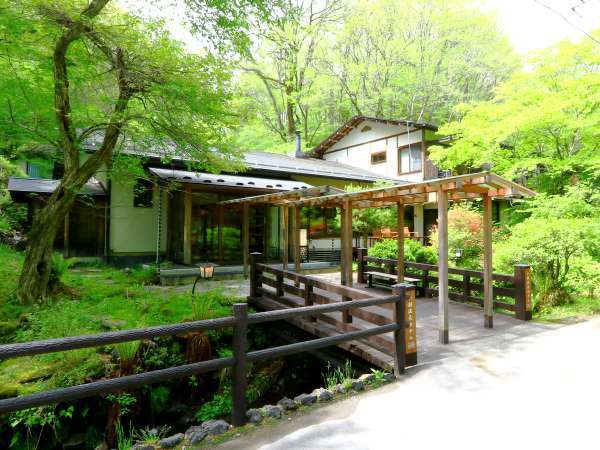 軽井沢の国有林に佇む閑静な一軒宿「小瀬温泉ホテル」
