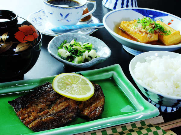 朝からしっかり食べて行ってらっしゃーい　朝食