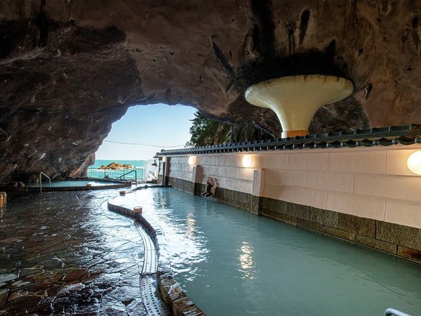・大洞窟温泉忘帰洞。名湯と太絶景に浸りながら、ここでしか過ごせない特別な時間をお楽しみいただけます