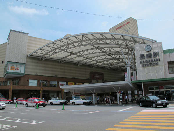 長崎駅前電停より徒歩5分。路面電車の乗り場も近く、主要観光地へのアクセス良好。