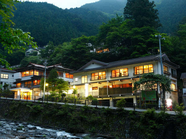 【夕景】湯の島館全景