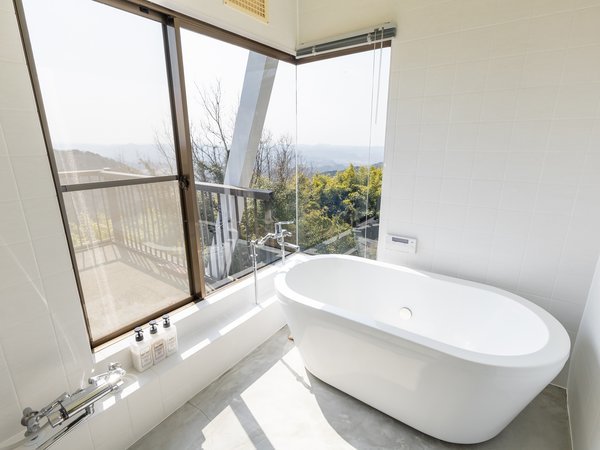 浴室。特に朝風呂の眺めが最高です。