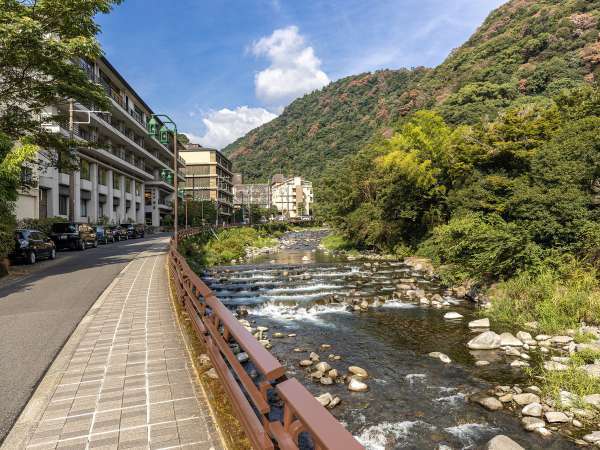 箱根湯本から近く須雲川沿いの景観に優れた宿です