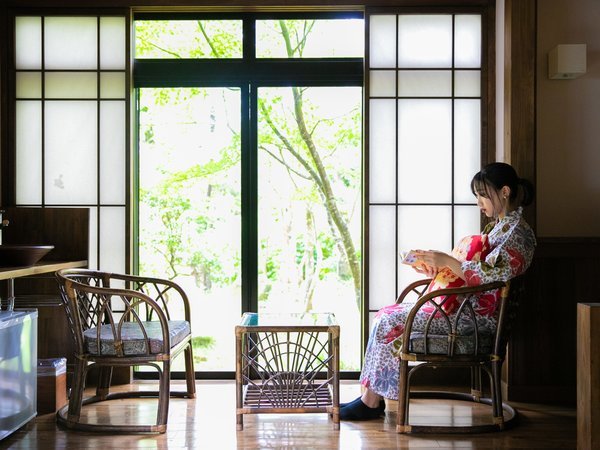 ＜滞在一例＞高評価の貸切湯と山野草を使ったお料理に心なごむ＂小さな山のお宿＂