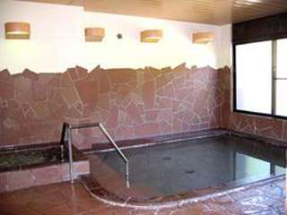 お風呂は徒歩すぐの足温泉館で。足温泉は昔から宿に泊まりながら温泉場に通う湯治場だった