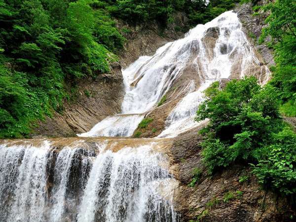 日本の滝100選の一つ「姥ケ滝」