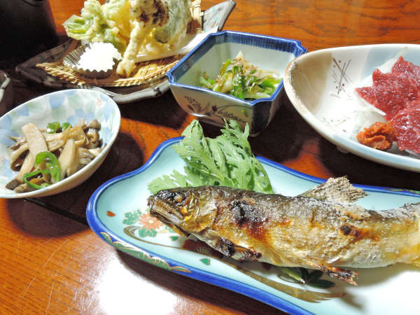 【夕食/一例】一つひとつの素材を存分に味わえるお料理をご提供します。