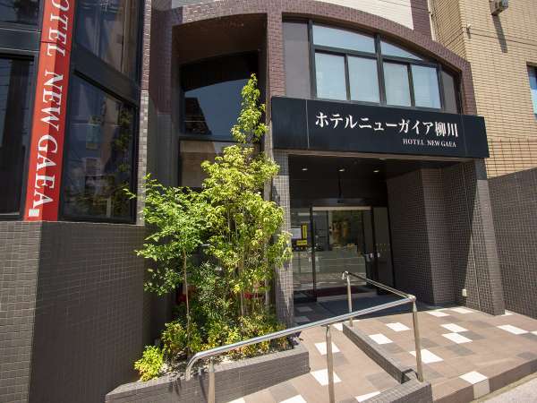 西鉄柳川駅より徒歩３分の好立地！川下りの乗船場にも隣接した、ビジネスにも観光にも便利なホテルです。