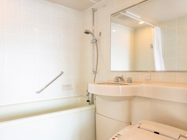 ・【バスルーム】清潔感あふれるユニットバス、トイレもご利用いただけます