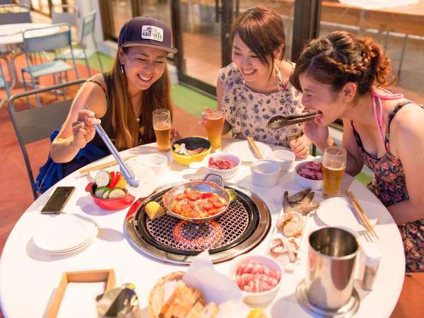 大人気！プールサイドでBBQ！盛り上がること間違いなし★