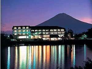 レイクランドホテル　みづのさと　富士山と河口湖に囲まれた当館