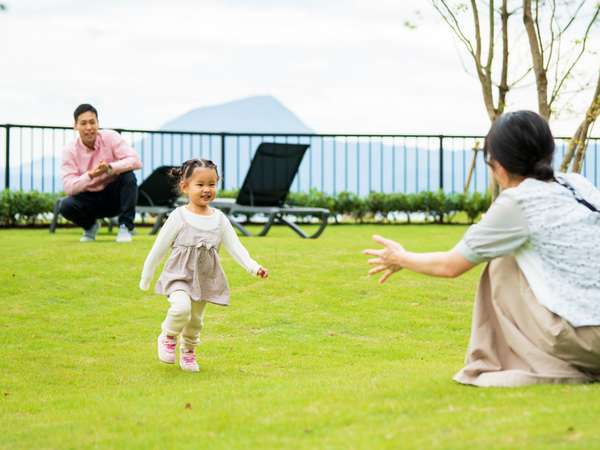 ＜テラス＞天気の良い日は１階のテラスをご家族でご利用ください。