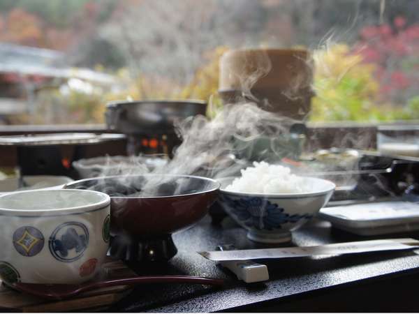冬の朝食は温かいお料理が多くなっております
