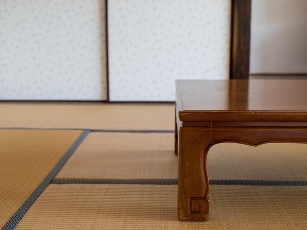 ◇客室◇畳にテーブルと座布団のシンプルなお部屋です。
