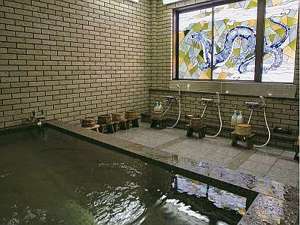 男性大浴場『龍王の湯』。２４時間利用可能なラジウム温泉となっております。