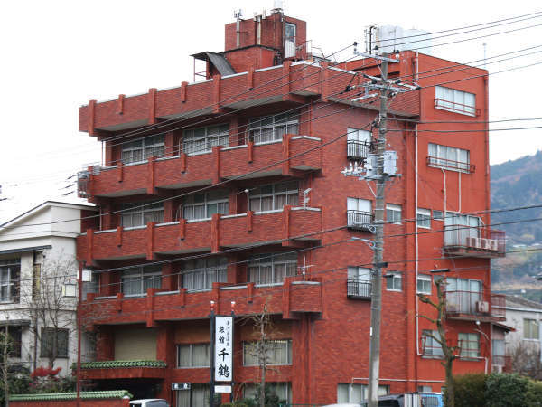 都心からほどよく離れた湯河原温泉。山、河、海に囲まれた静かな環境です