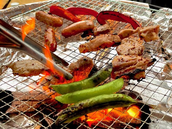 多少の雨天でも、玄関ポーチでBBQ可能です