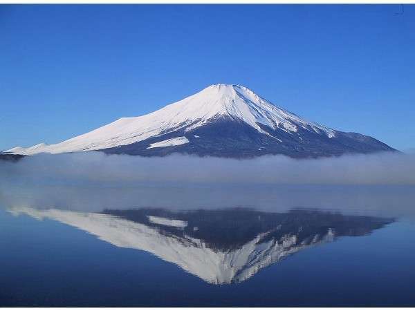 心が洗われる山中湖の逆さ富士