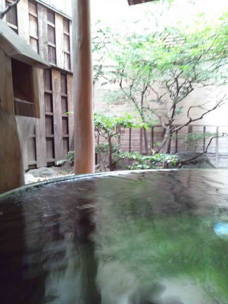 貸切露天風呂三大美肌の湯の一つである榊原温泉のお湯をお楽しみ下さい
