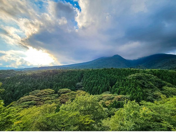 半露店風呂から眺める那須連山の景色