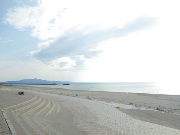 *周辺観光/県内でもきれいな海水浴場として知られる宮沢海岸徒歩10分！