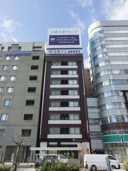 【名古屋駅】真正面からみた当館です。「三重交通グループ」の看板が目印です