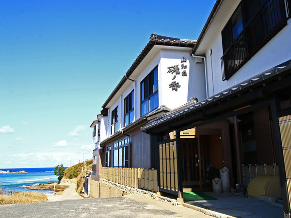 山和荘磯ノ香と渚へ続く道