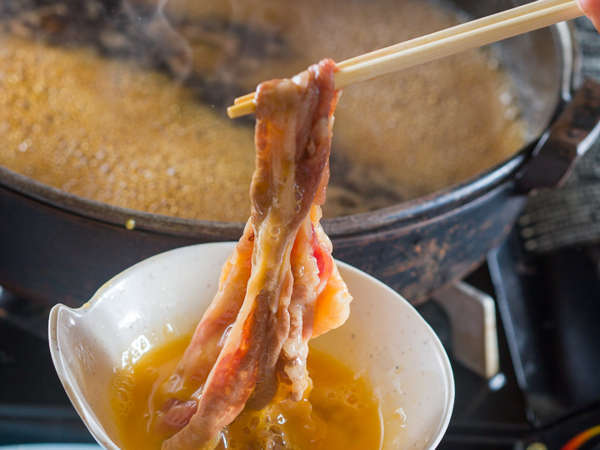 【すき焼き】甘辛～く味付けしたすき焼きには、やっぱり、まろやかなとき玉子！