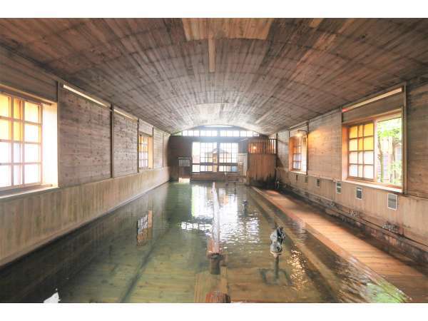 千人風呂 金谷旅館 日本一の総檜風呂の写真その2