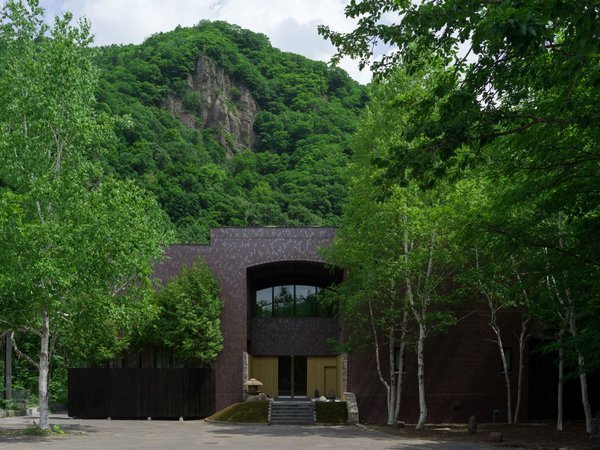 翠巌 -suigan-　／定山渓の渓谷と川のそばに佇む全７室の宿です。