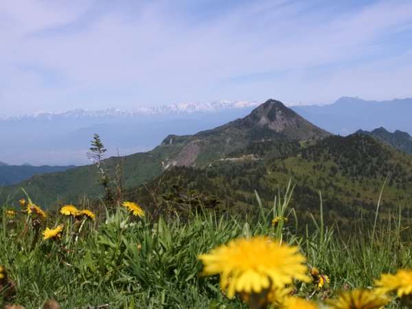 横手山からの眺望：清々しい風と刻々と表情を変える自然。