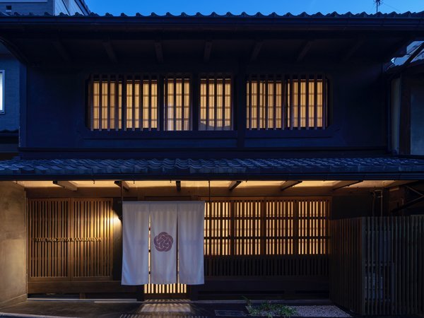 「京都国立博物館」「清水五条駅」まで徒歩5分、「清水寺」「祇園」「東本願寺」まで徒歩圏内。