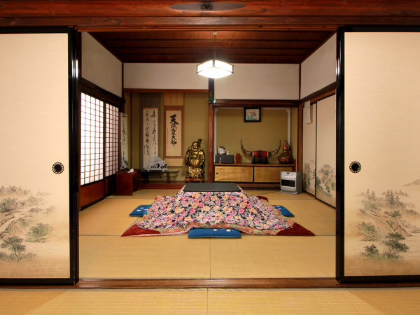 客室一例◆昔の造りがそのままですので、全ての客室が襖で仕切られた造りになってます。