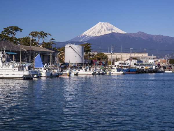 沼津港からの富士山