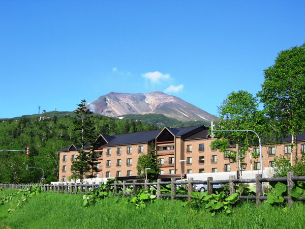 旭岳ロープウェイから徒歩3分！旭岳温泉でロープウェイに一番近いホテルです。