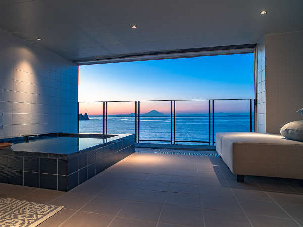 東京湾と富士山を望む露天風呂付オーシャンビューのお部屋