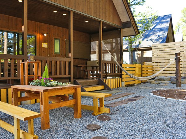 【ドッグラン付きコテージ一例】ひろ～いお庭で何して遊ぶ？