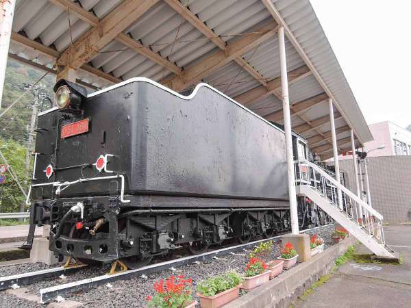 *【蒸気機関車】国道沿いの蒸気機関車が当館の目印です♪