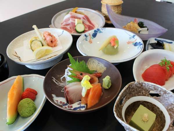 和食膳料理イメージ旬の食材をご堪能ください