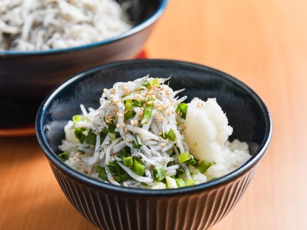 湘南名物の「釜揚げしらす」