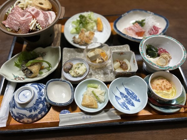 人と人とが介さない日替わり夕食膳、お部屋食が喜ばれています