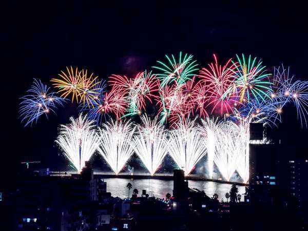 【当館屋上より】海上花火大会イメージ