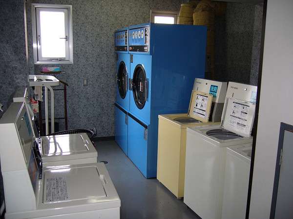 コインランドリー洗濯機　￥２００ガス式乾燥機　１２分毎に￥１００
