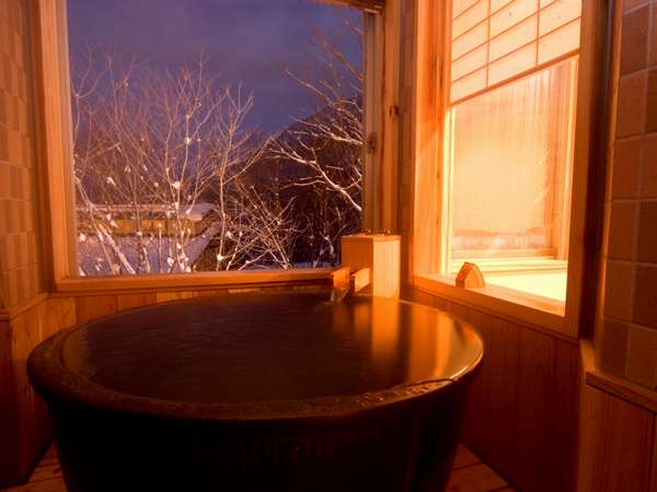 【開放式内風呂】幻想的な雪景色をご堪能下さいませ。