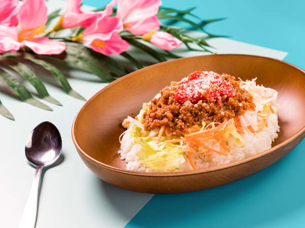 【タコライス】ごはんの上にタコスミートと野菜をのせて沖縄料理タコライスをお楽しみください♪