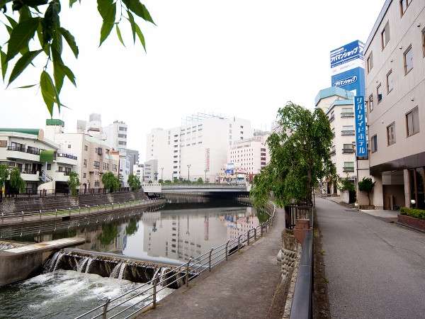 田川の水の音を聞きながら過ごせるのも魅力のひとつ