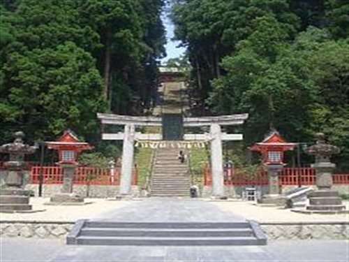 格式高き奥州一之宮・鹽竈神社。広く武運長久の神として祀られています。