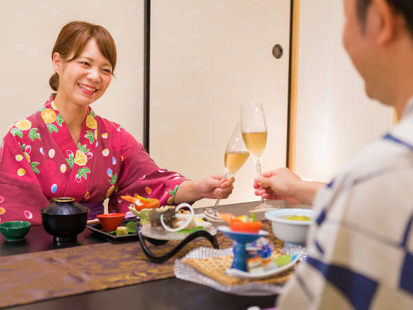 その瞬間、その場でしか味わえない食の 「一期一会」。プライベート空間を大切に、個室完備のお食事場所も